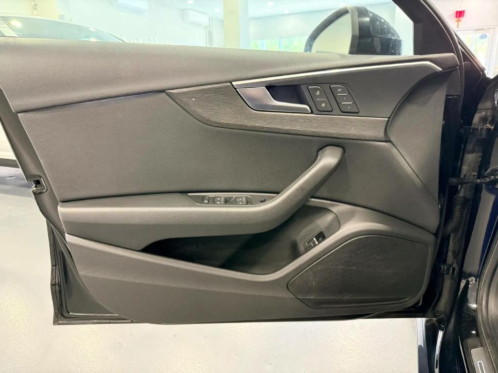 2017 Audi A4 Image 32