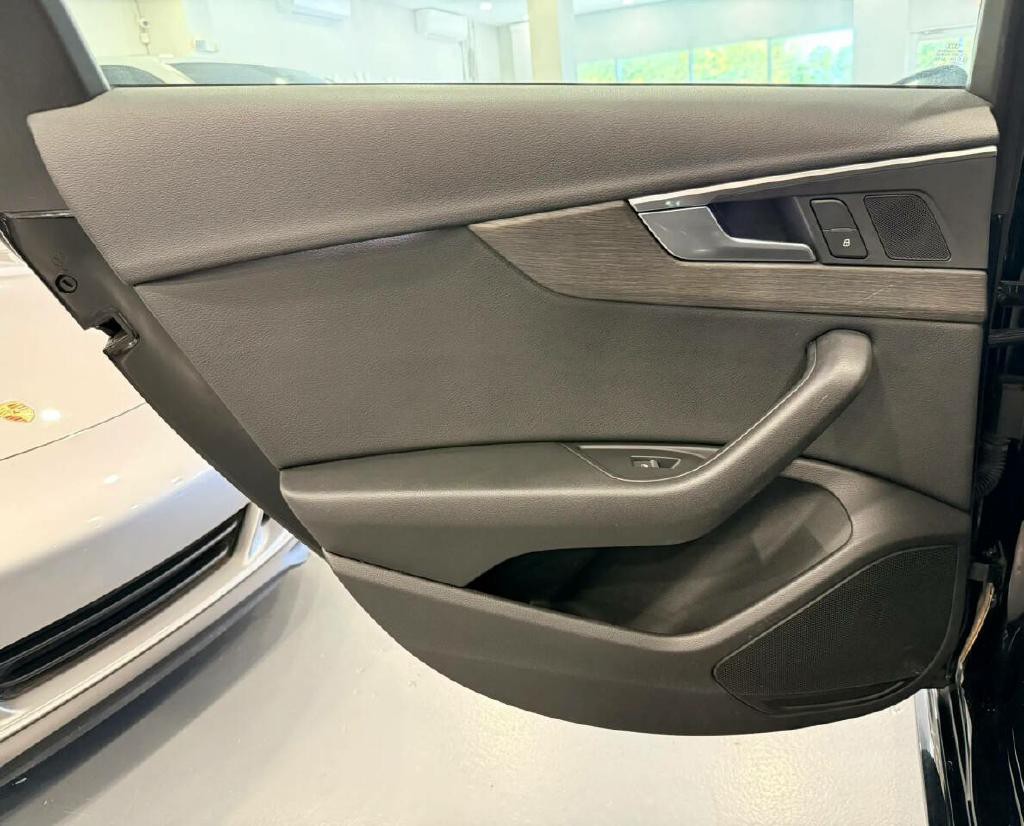 2017 Audi A4 Image 33