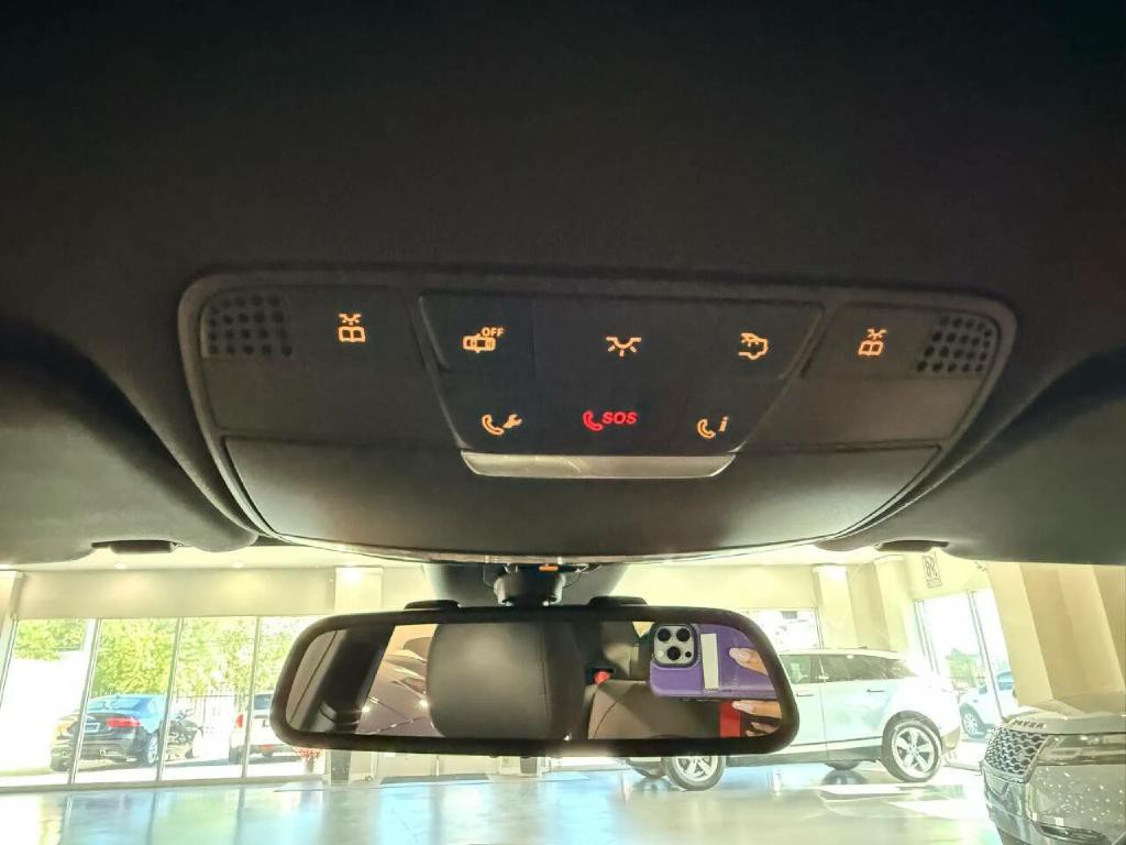 2018 Mercedes-Benz C-Class Image 17