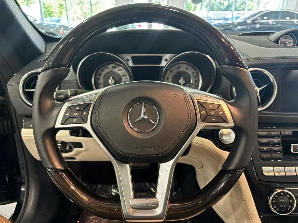2016 Mercedes-Benz SL-Class Image 24