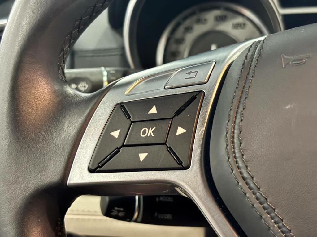 2016 Mercedes-Benz SL-Class Image 25