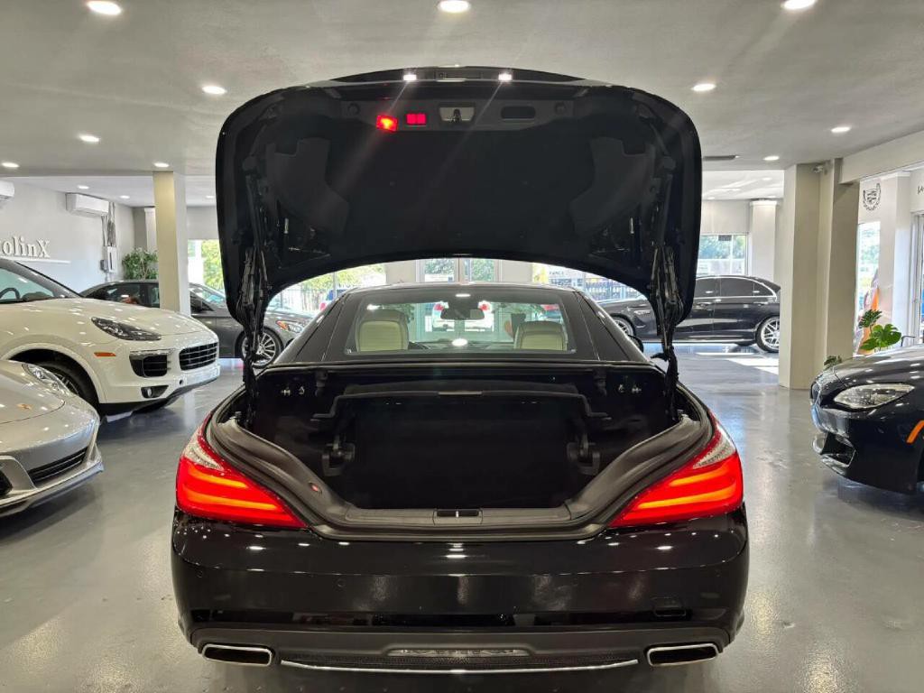 2016 Mercedes-Benz SL-Class Image 40
