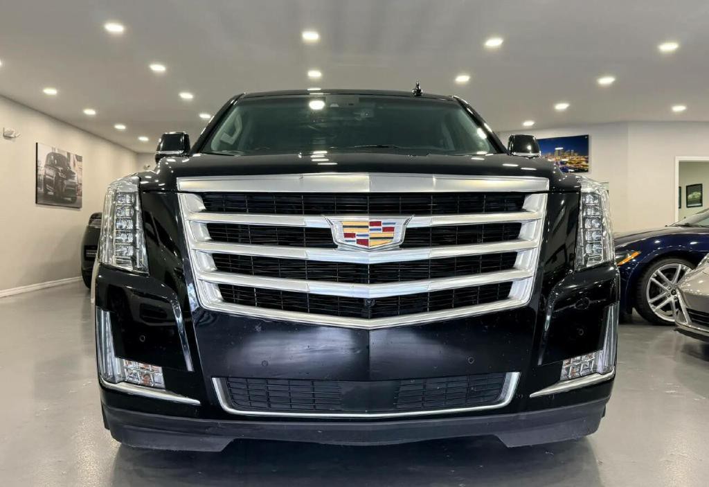 2015 Cadillac Escalade Image 2