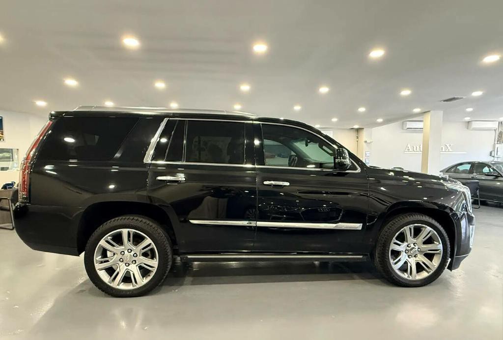 2015 Cadillac Escalade Image 8