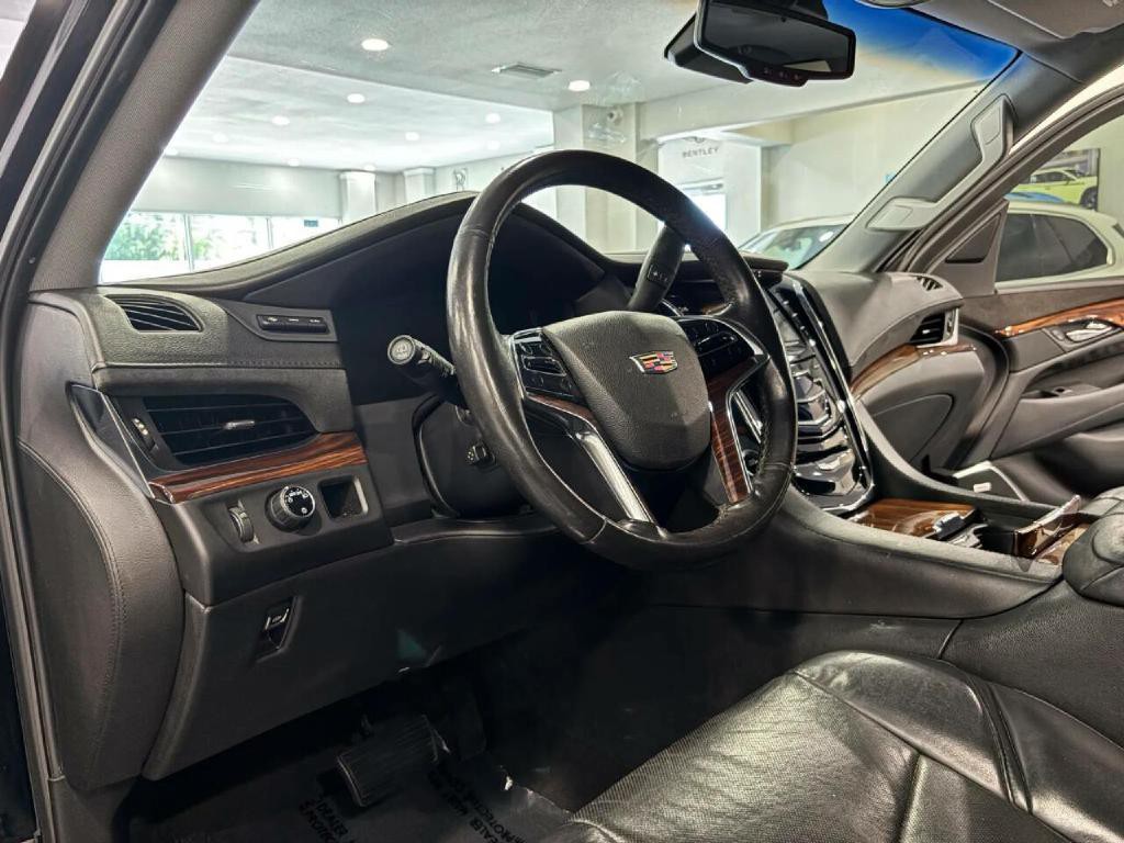 2015 Cadillac Escalade Image 9