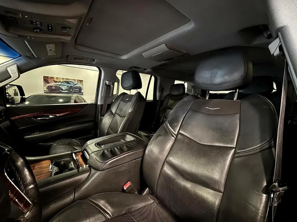 2015 Cadillac Escalade Image 11