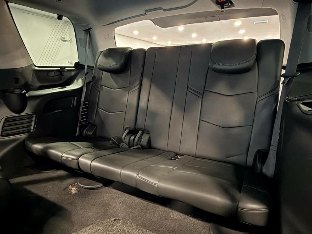 2015 Cadillac Escalade Image 16