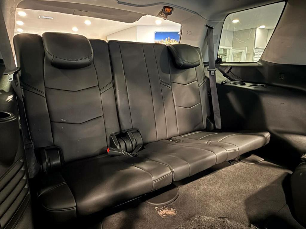2015 Cadillac Escalade Image 17