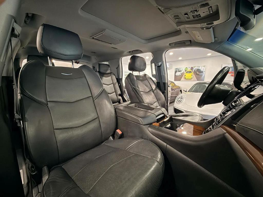 2015 Cadillac Escalade Image 22