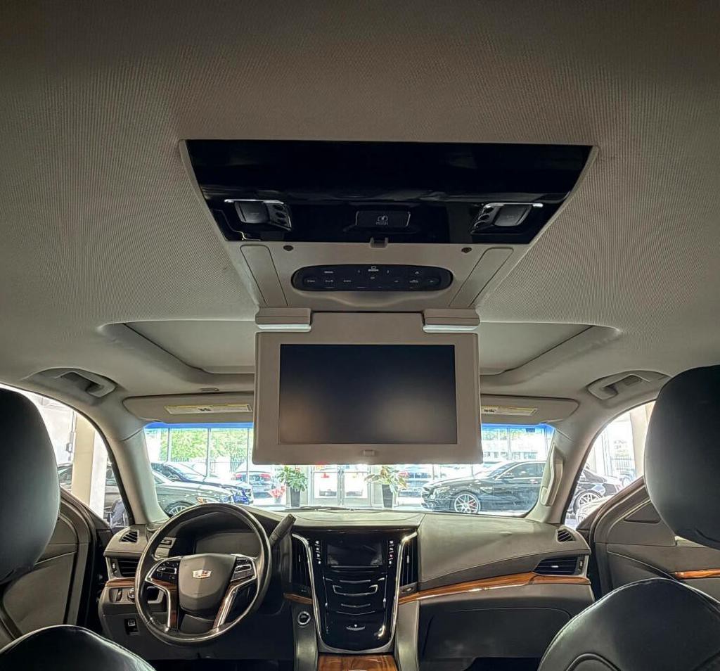 2015 Cadillac Escalade Image 25