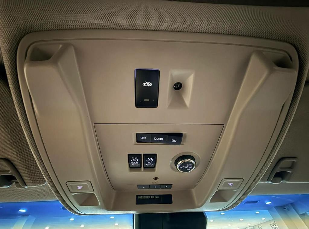 2015 Cadillac Escalade Image 32