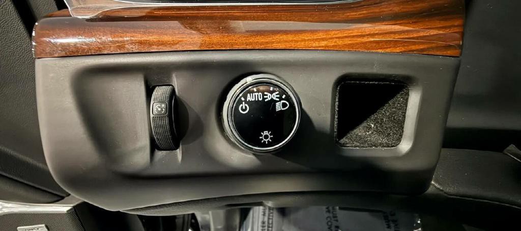 2015 Cadillac Escalade Image 33