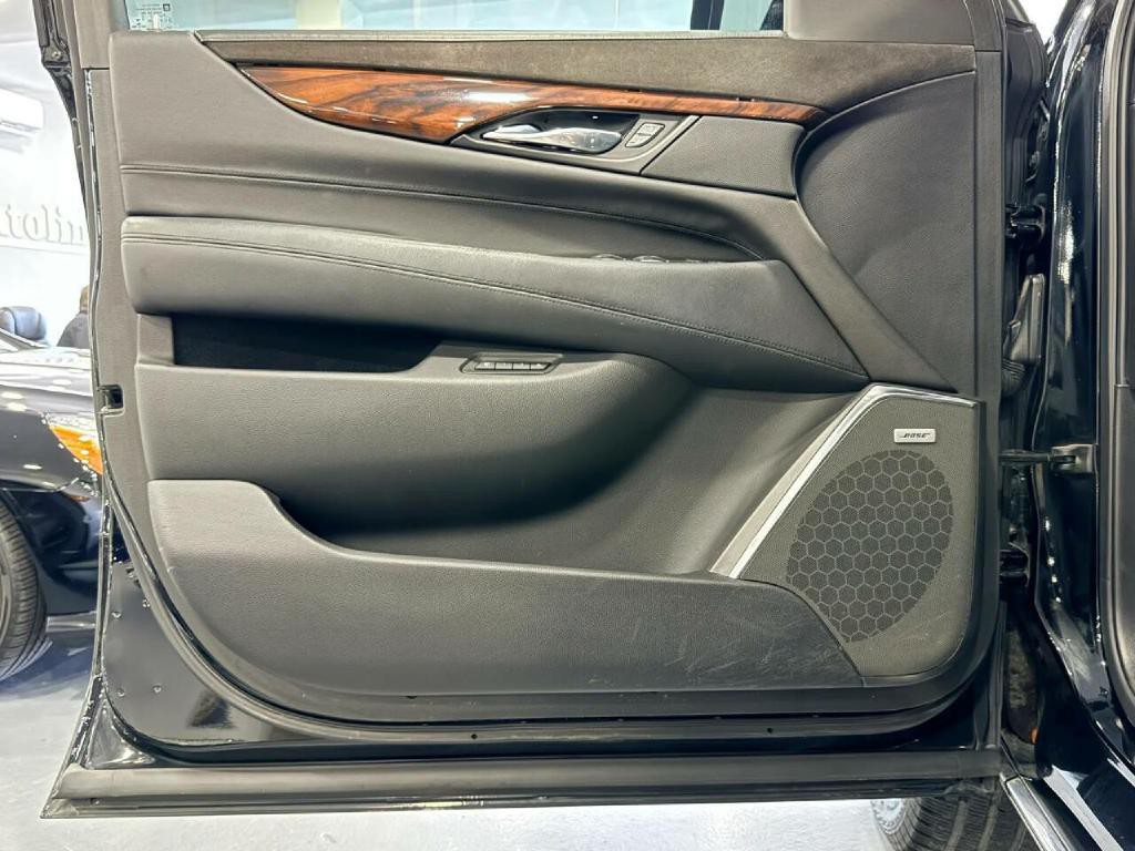 2015 Cadillac Escalade Image 38