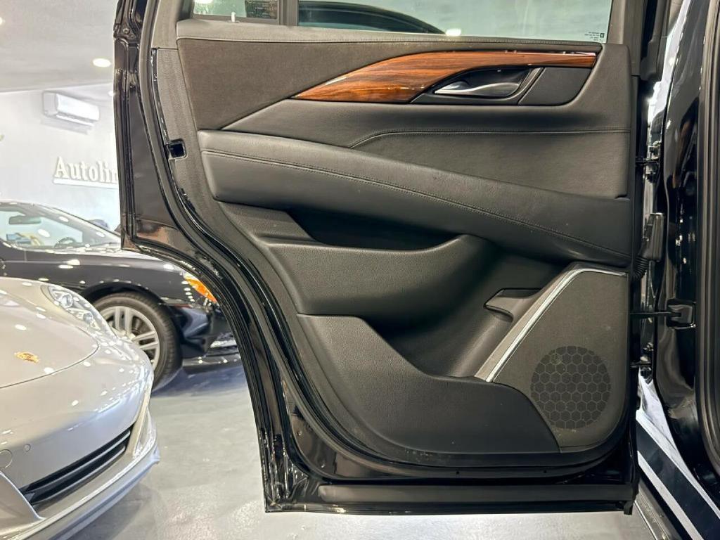 2015 Cadillac Escalade Image 42