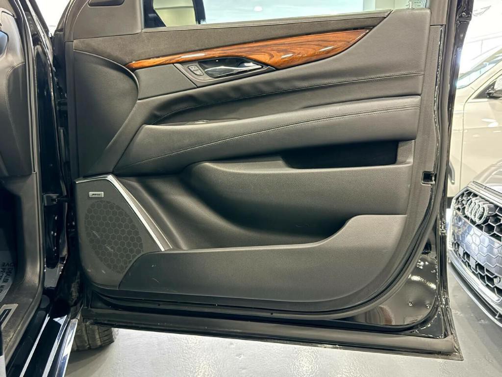 2015 Cadillac Escalade Image 44
