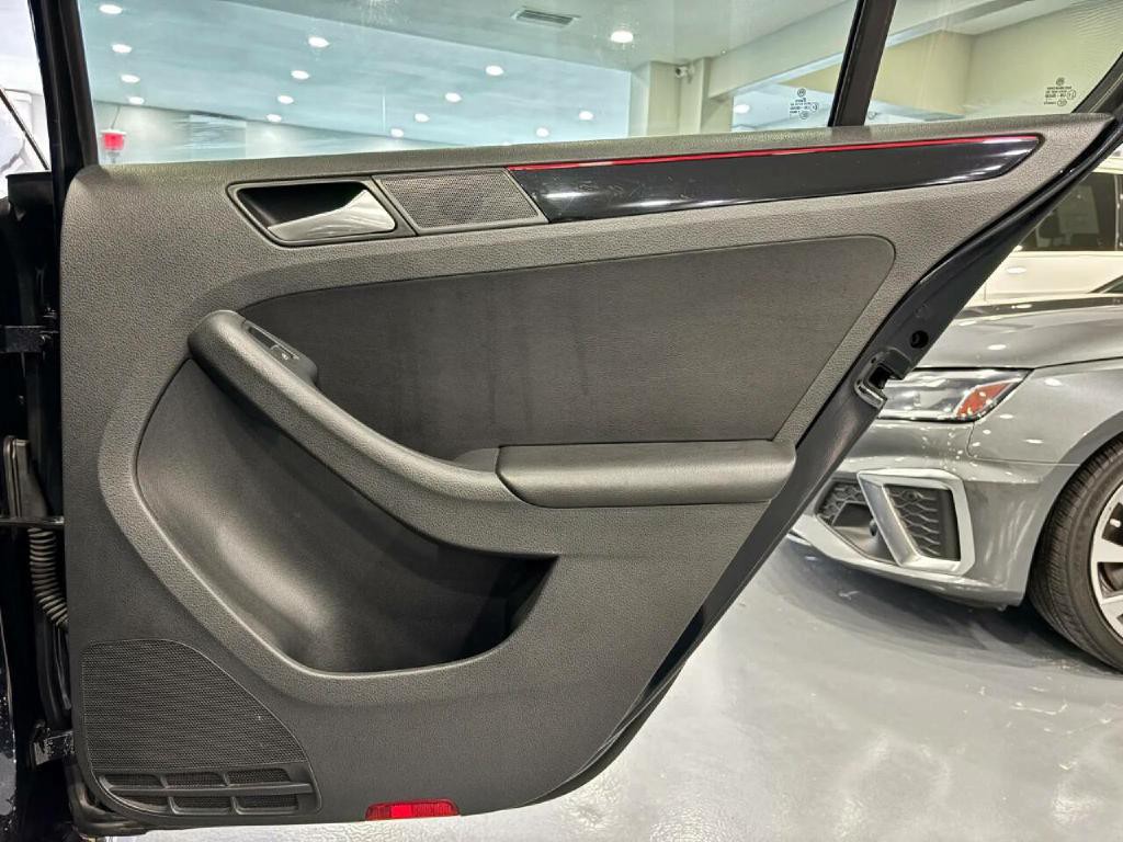 2017 Volkswagen Jetta Image 37