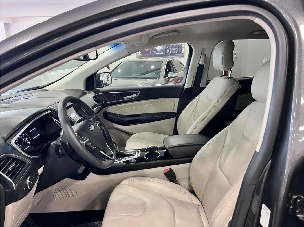 2018 Ford Edge Image 9