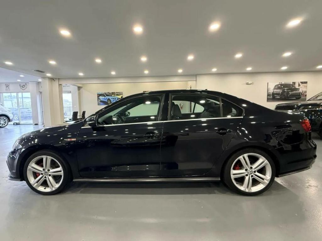 2017 Volkswagen Jetta Image 2