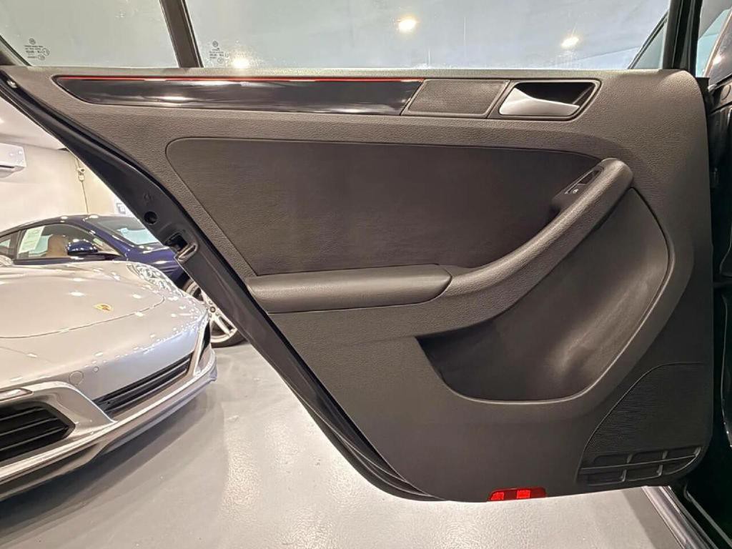 2017 Volkswagen Jetta Image 34
