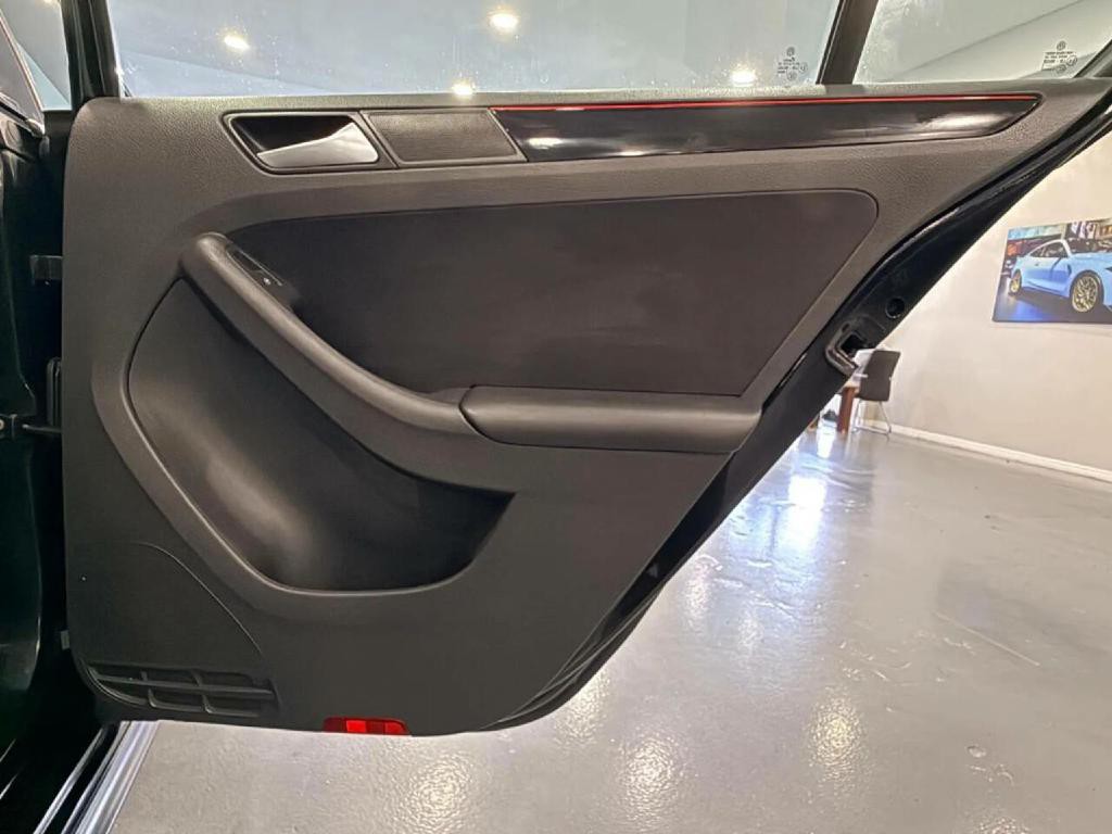 2017 Volkswagen Jetta Image 35