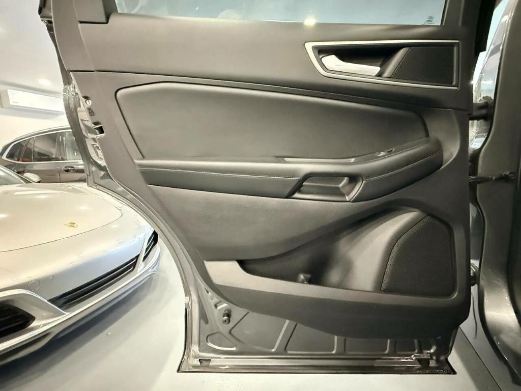 2021 Ford Edge Image 32