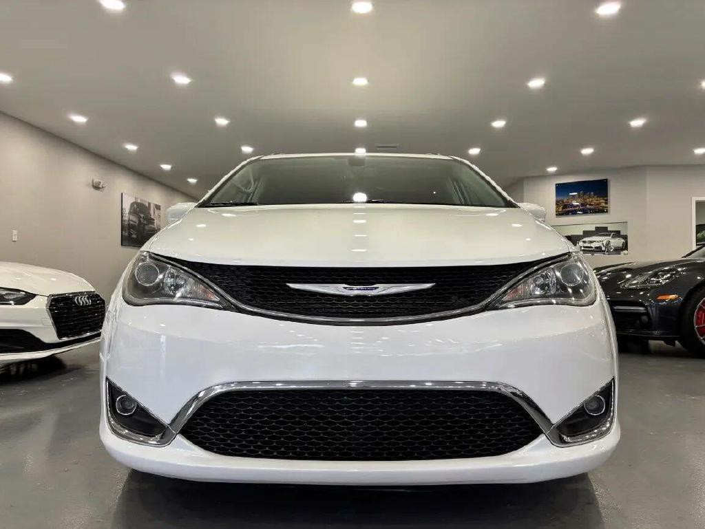 2020 Chrysler Pacifica Image 2