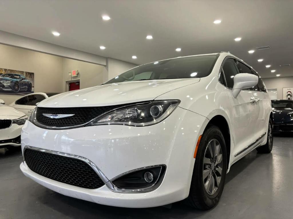 2020 Chrysler Pacifica Image 3