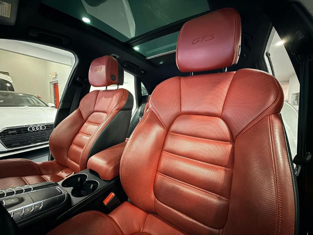 2018 Porsche Macan Image 10
