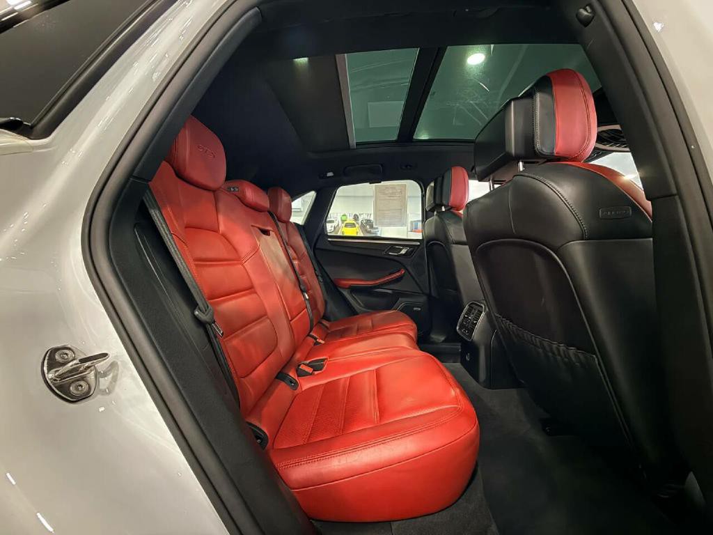 2018 Porsche Macan Image 15