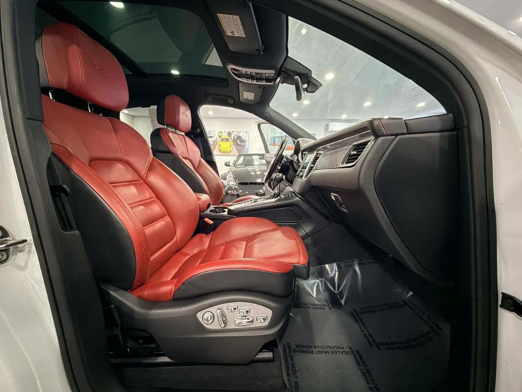 2018 Porsche Macan Image 17