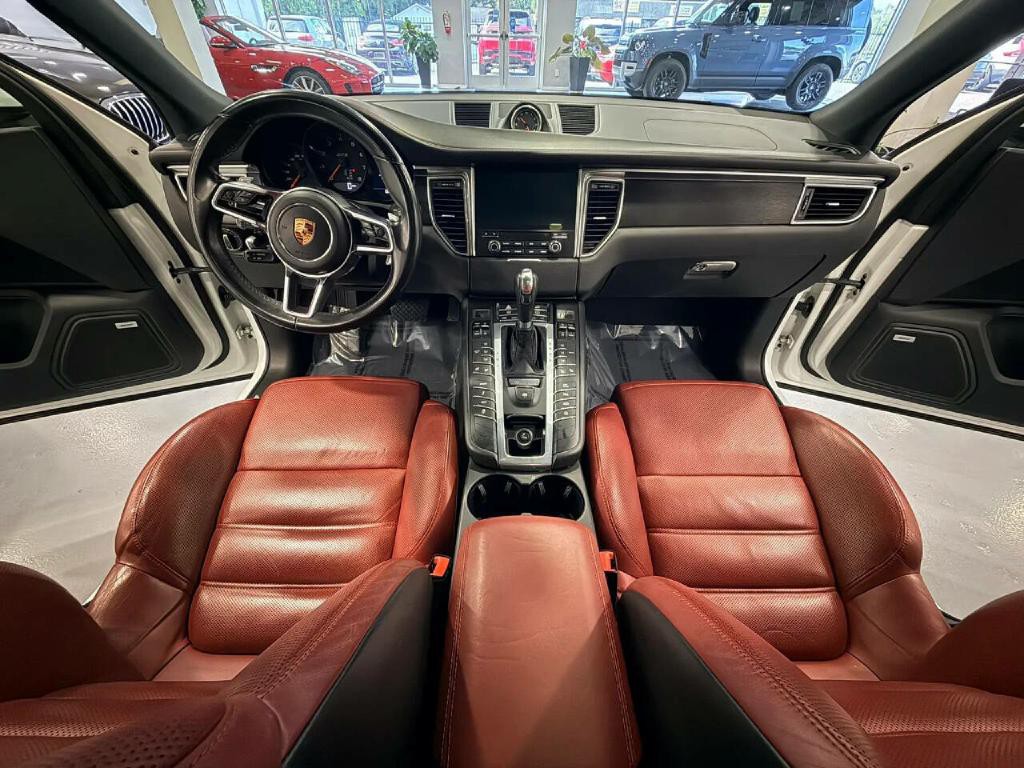 2018 Porsche Macan Image 20
