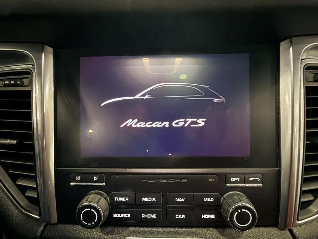 2018 Porsche Macan Image 30
