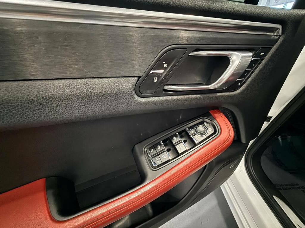 2018 Porsche Macan Image 39