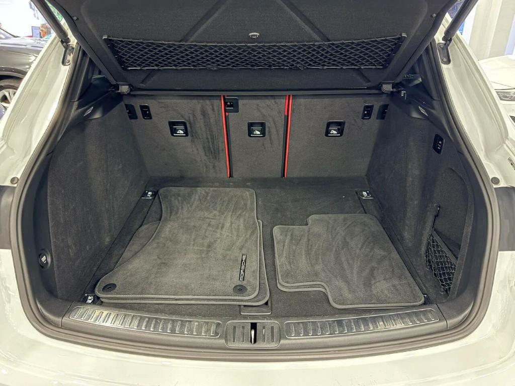 2018 Porsche Macan Image 42