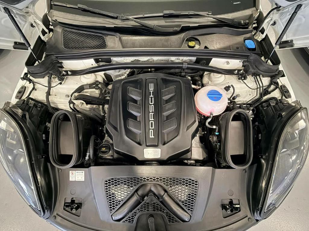 2018 Porsche Macan Image 48