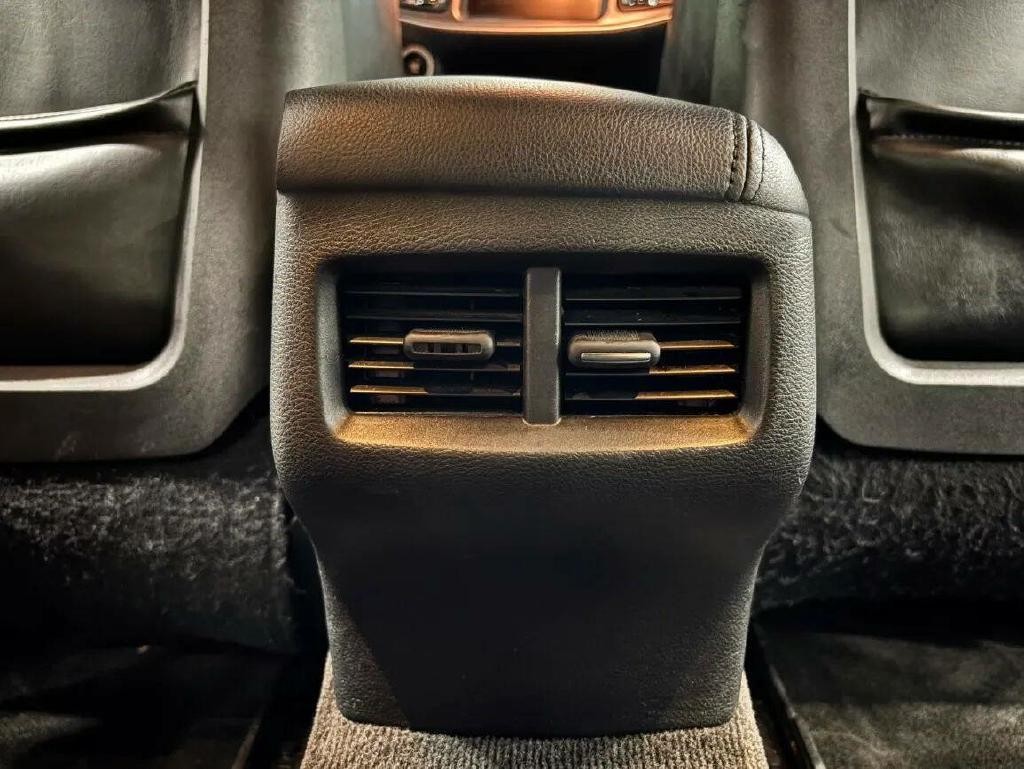 2015 Dodge Challenger Image 20