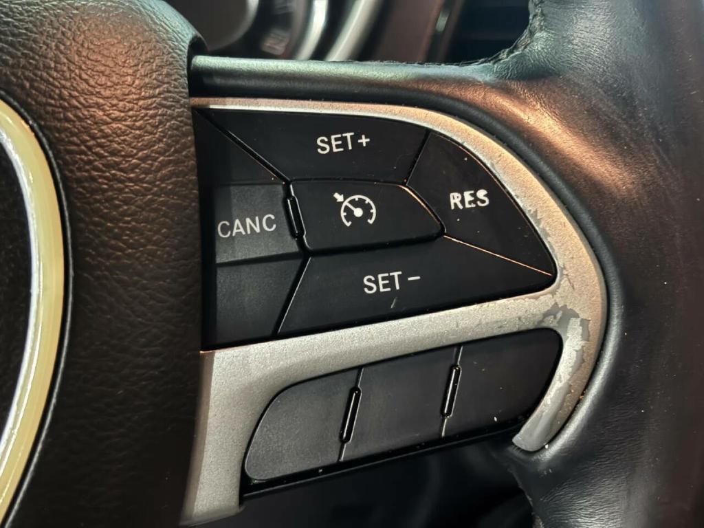 2015 Dodge Challenger Image 26