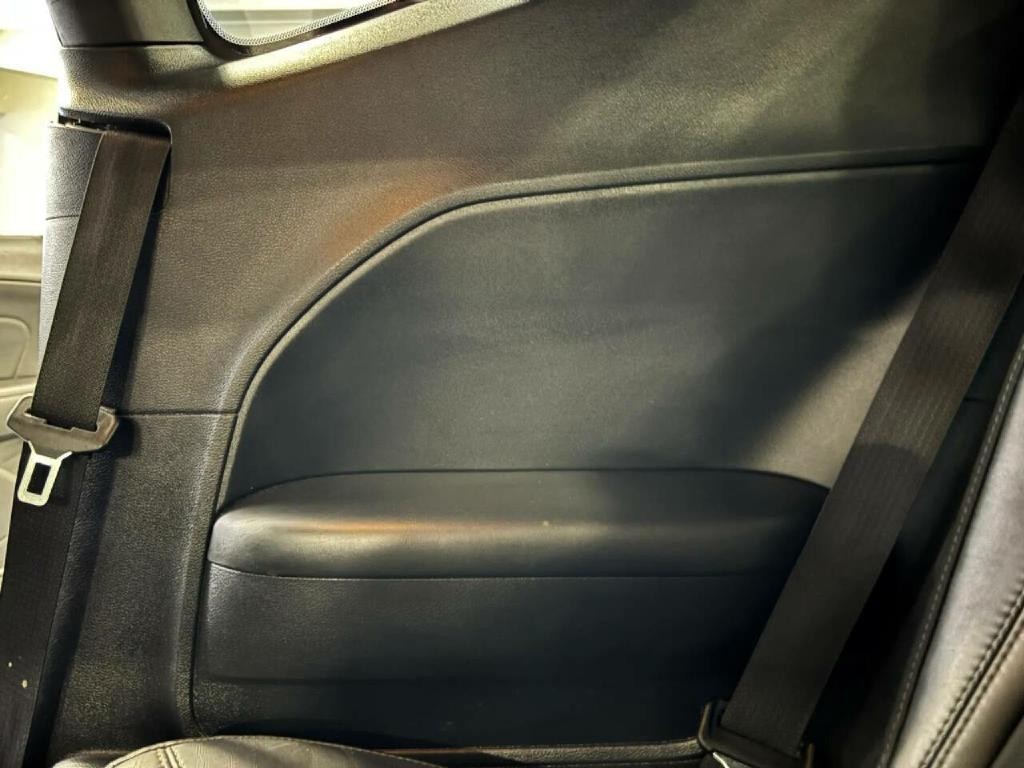2015 Dodge Challenger Image 34