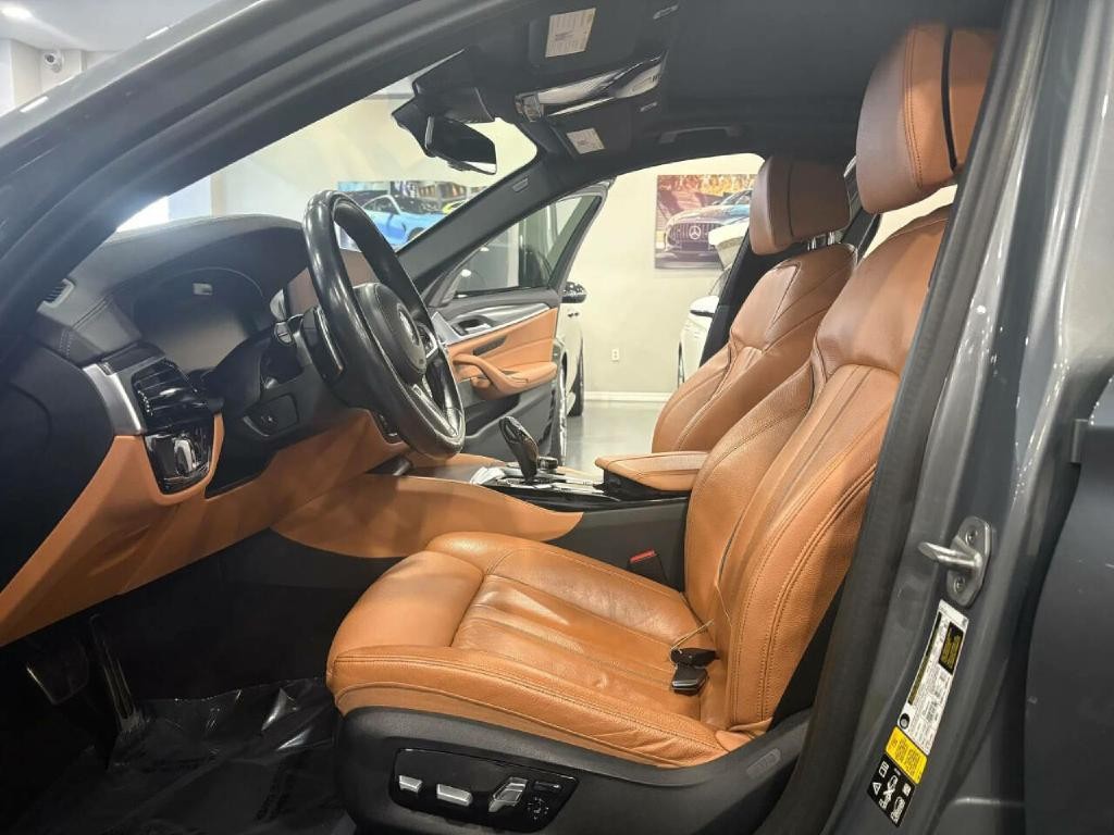 2023 BMW 5 Series Image 11