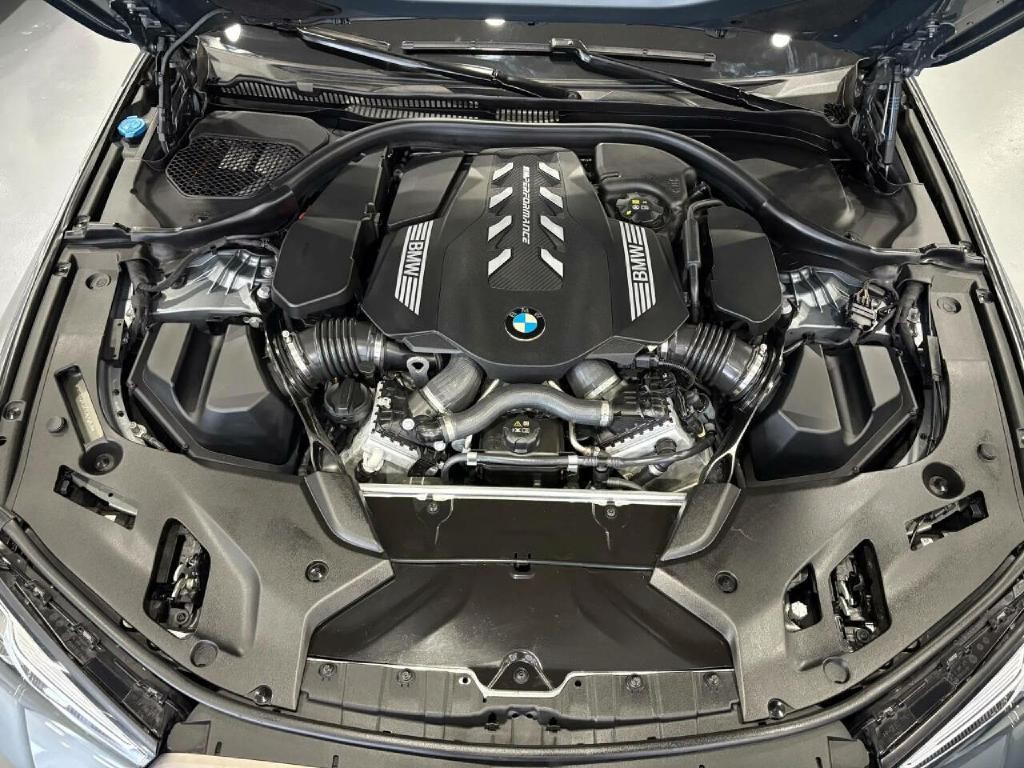 2023 BMW 5 Series Image 35