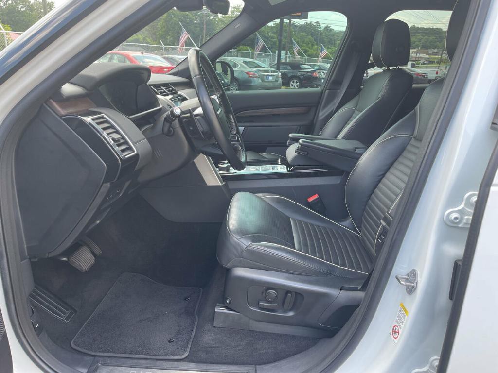 2018 Land Rover Discovery Image 17