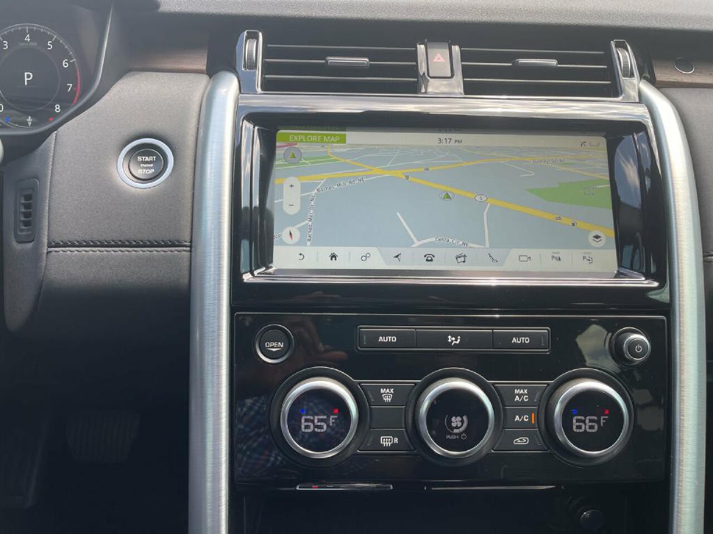 2018 Land Rover Discovery Image 24