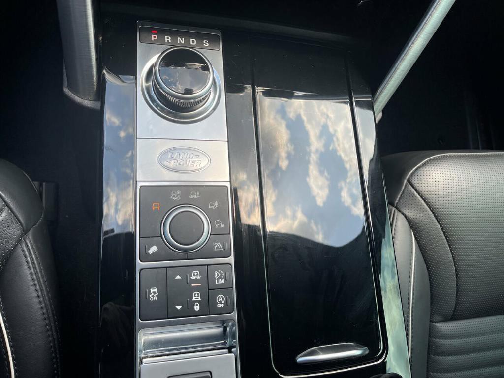 2018 Land Rover Discovery Image 30