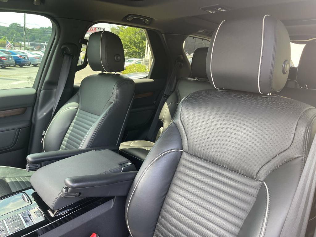 2018 Land Rover Discovery Image 35