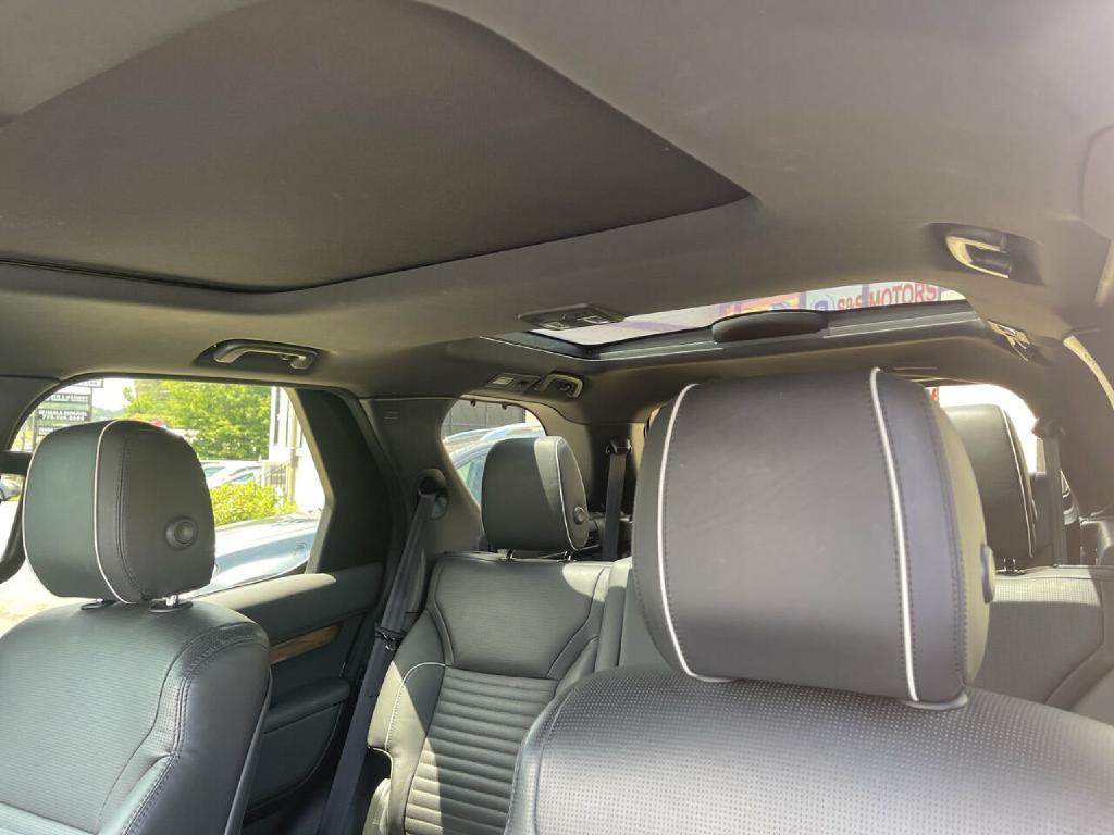 2018 Land Rover Discovery Image 37