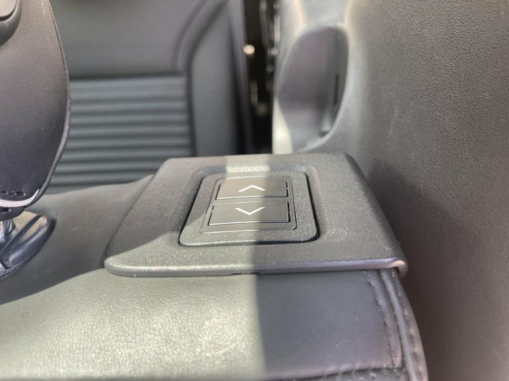 2018 Land Rover Discovery Image 43