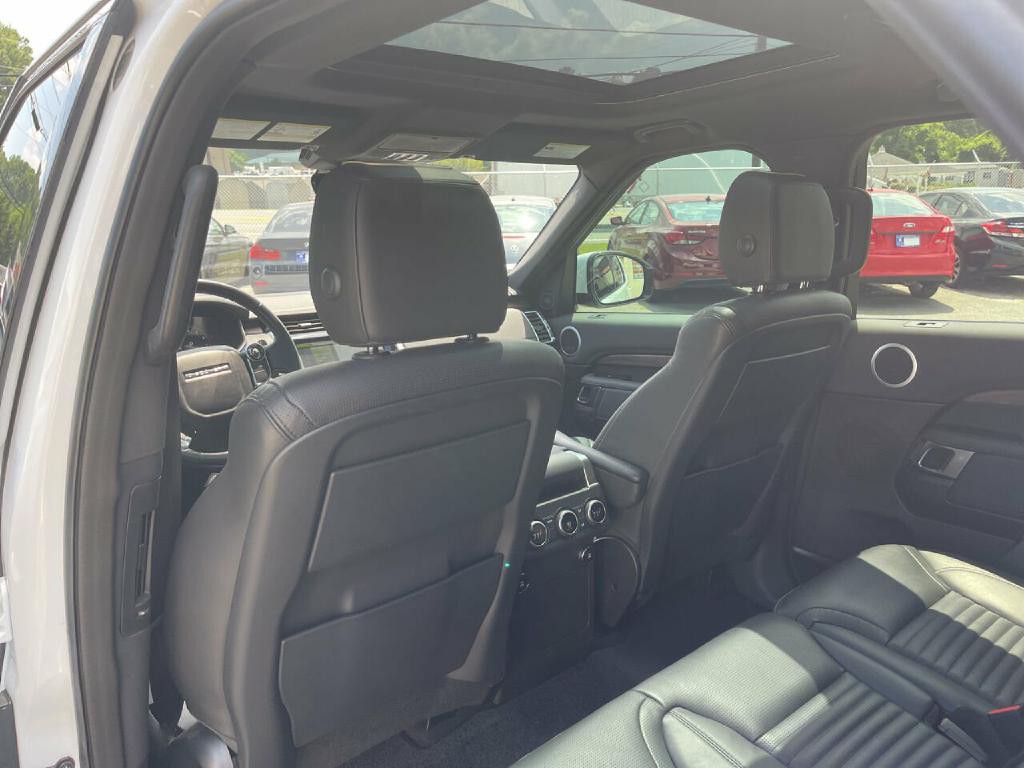 2018 Land Rover Discovery Image 48
