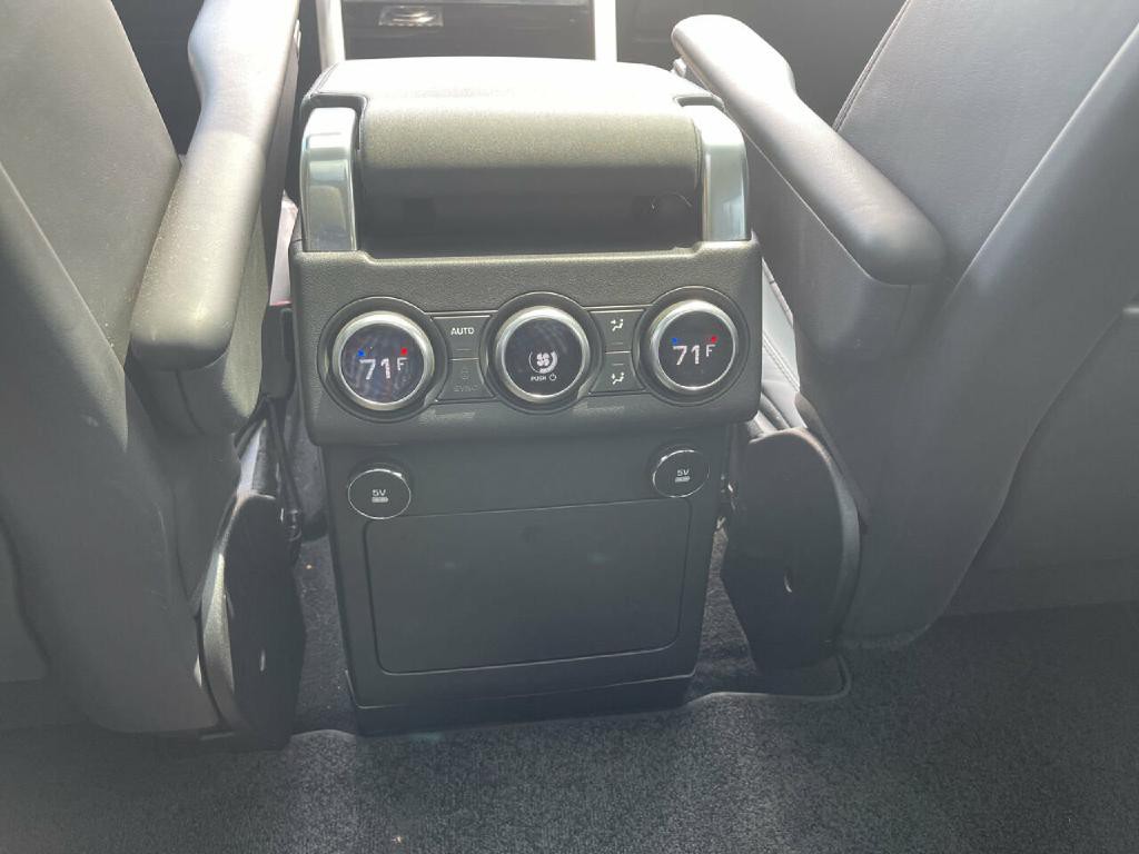 2018 Land Rover Discovery Image 49