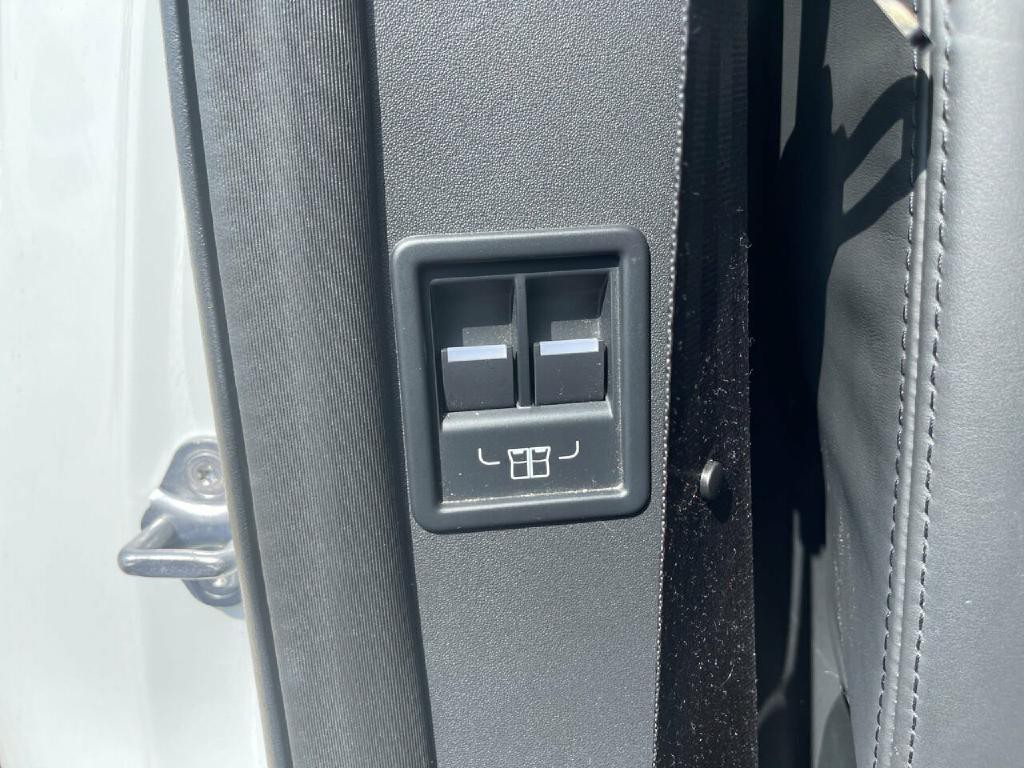 2018 Land Rover Discovery Image 54