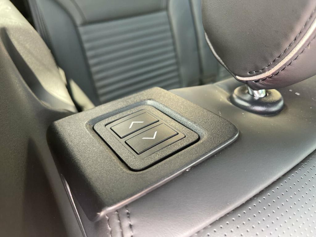 2018 Land Rover Discovery Image 55